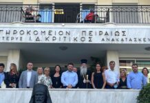 Ο Χαρδαλιάς επισκέφθηκε το Γηροκομείου Πειραιώς.