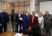 Έκοψε την πίτα της και τίμησε τον Εμπορικό Σύλλογο η Εταιρία Πολιτισμού Επιστημών Νίκαιας