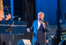 Βραδιά γεμάτη μουσική και συγκίνηση η συναυλία Μητσιά στο Βεάκειο
